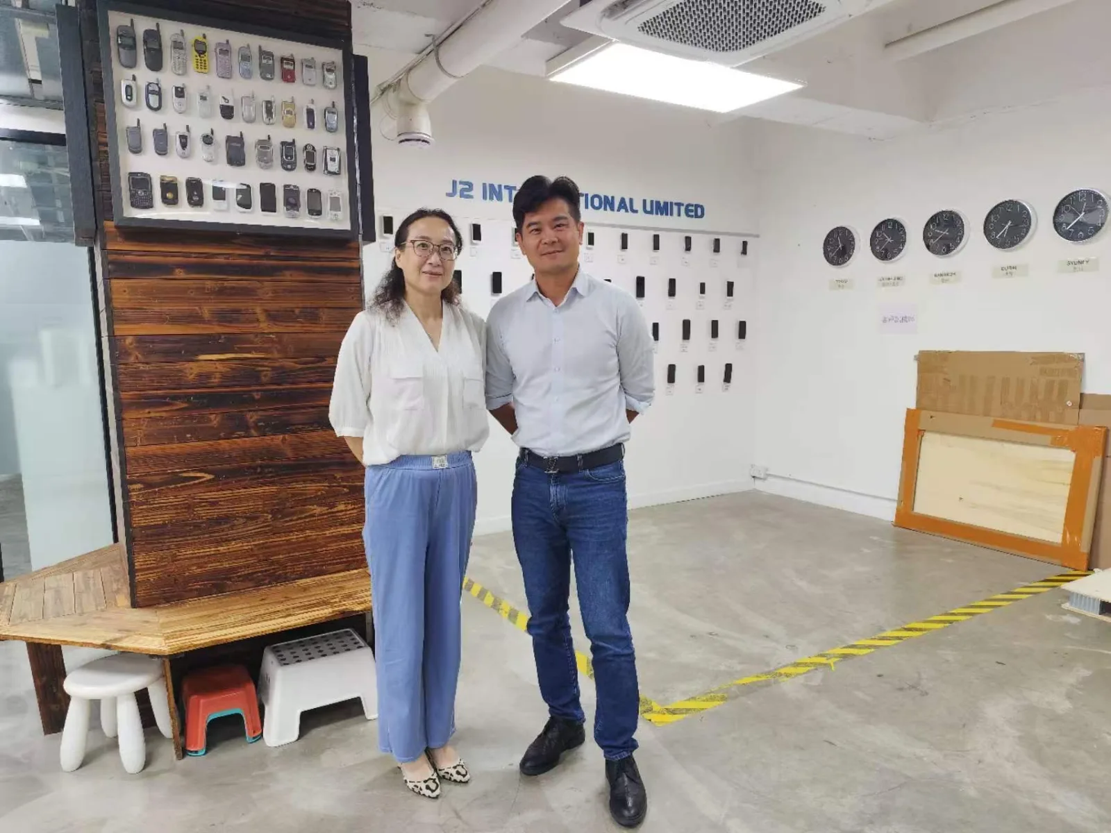 润迅总经理林红与香港国际通信电子商贸会会长深入交谈